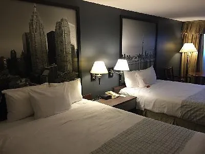 Hotel Super 8 By Wyndham Downtown Toronto