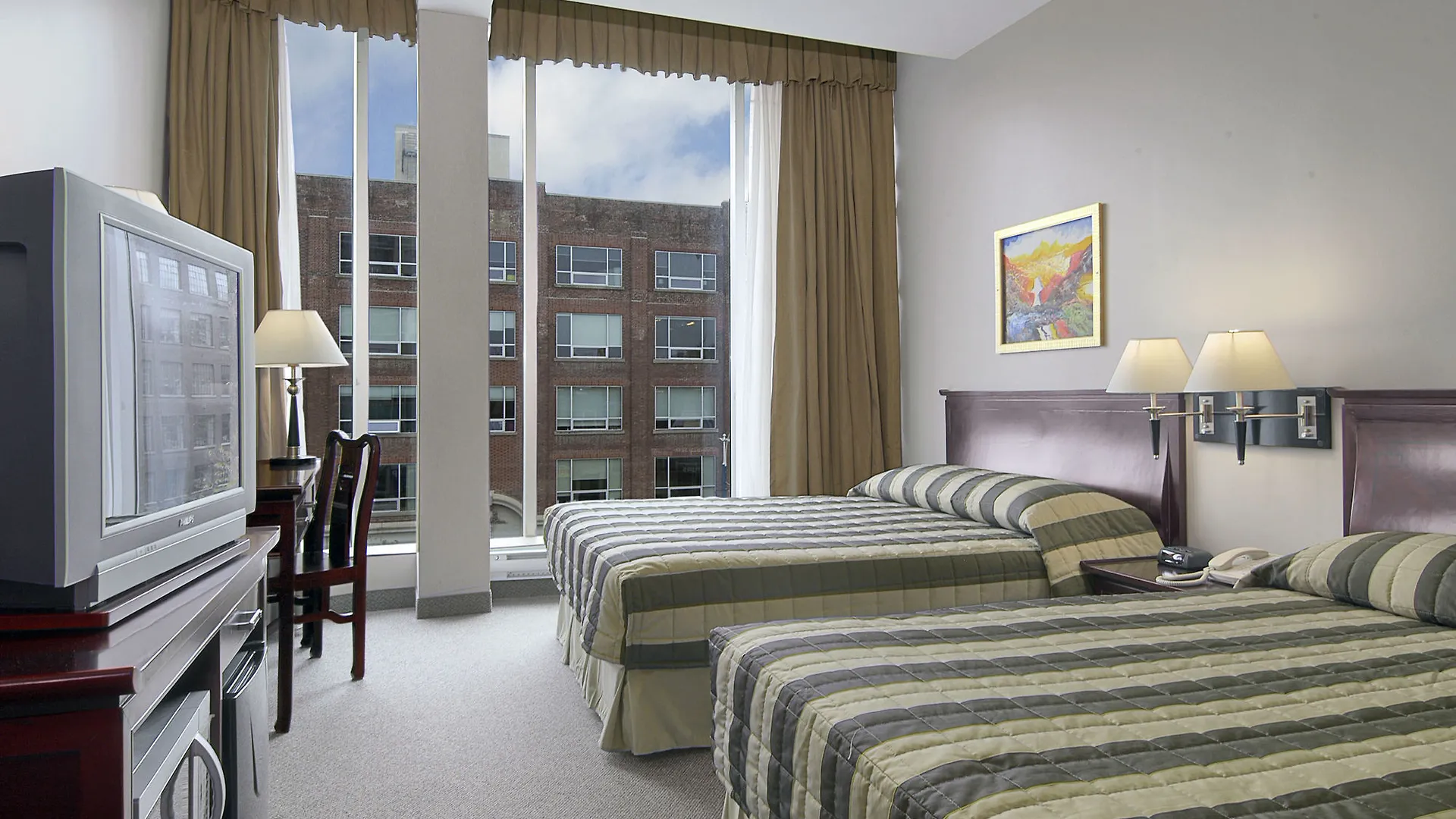 Super 8 By Wyndham Downtown Toronto Otel