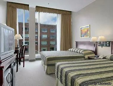 Hotel Super 8 By Wyndham Downtown Toronto